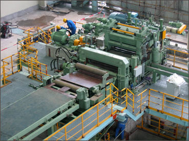 寶鋼不銹帶鋼工程新里程碑 平整機牌坊精準(zhǔn)安裝就位，助力高端不銹鋼生產(chǎn)